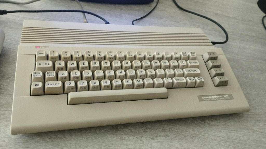 COMMODORE 64 – C64 FONCTIONNEL – BON ÉTAT COSMÉTIQUE, Ophalen, Commodore