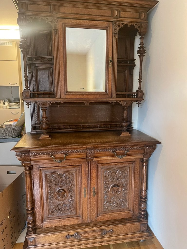 oude Mechelse kast en spiegel, Enlèvement