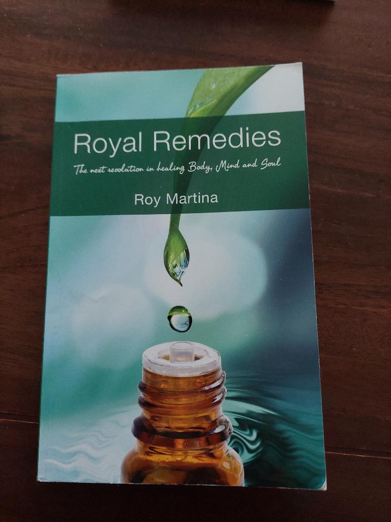 Roy Martina Royal Remedies boek  +Transformatie kaarten, Spiritualiteit algemeen, Ophalen of Verzenden, Zo goed als nieuw, Instructieboek