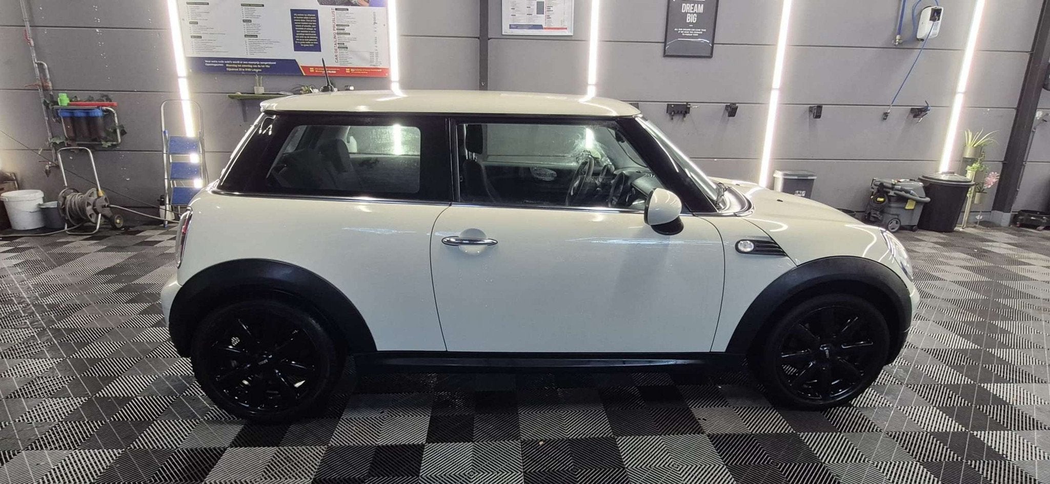 Mini One 1.4i benz. bj. 2009 102000km Export, Auto's, Gebruikt, 4 cilinders, https://public.car-pass.be/vhr/f339eca7-b0cc-43d6-85d4-c62814b83c3f