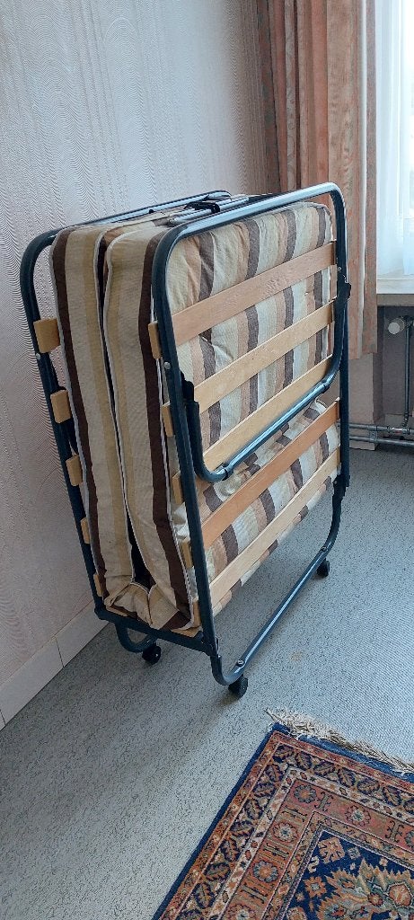 Plooibed - logeerbed, Ophalen, Gebruikt, 190 cm of minder, 90 cm