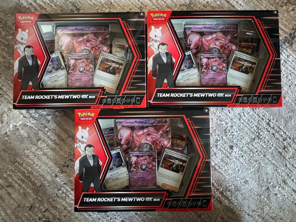 Team rocket’s mewtwo ex box, Ophalen of Verzenden, Zo goed als nieuw, Booster