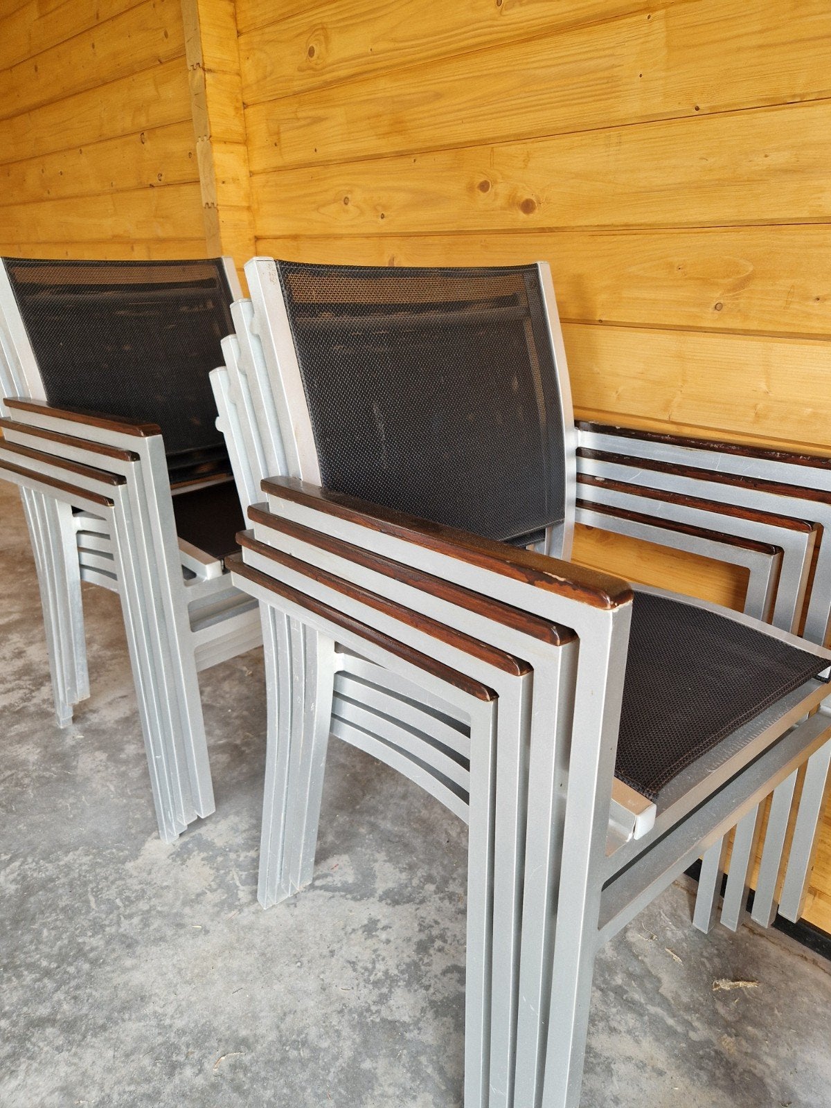 8 terras stoelen, Ophalen