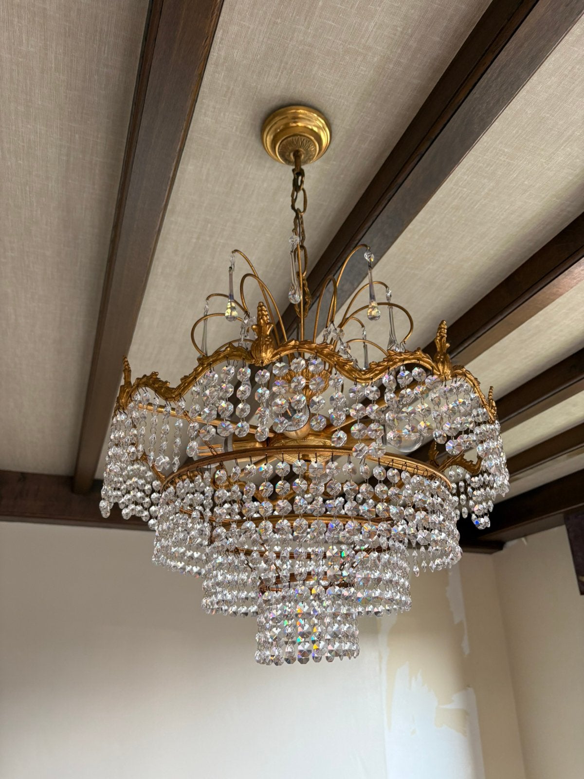 Prachtige grote kristallen kroonluchter – goudkleurig, Klassiek, Verre, Enlèvement, Utilisé