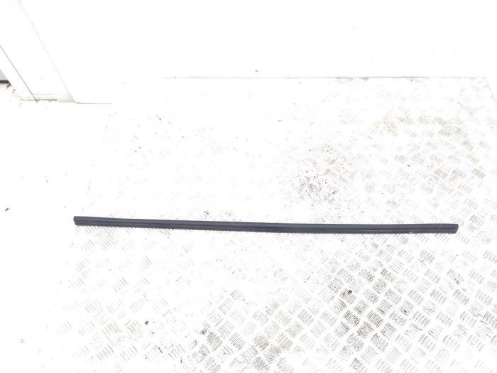 Motorkaprubber van een Lynk & Co 01, Gebruikt, -, Overige automerken, -