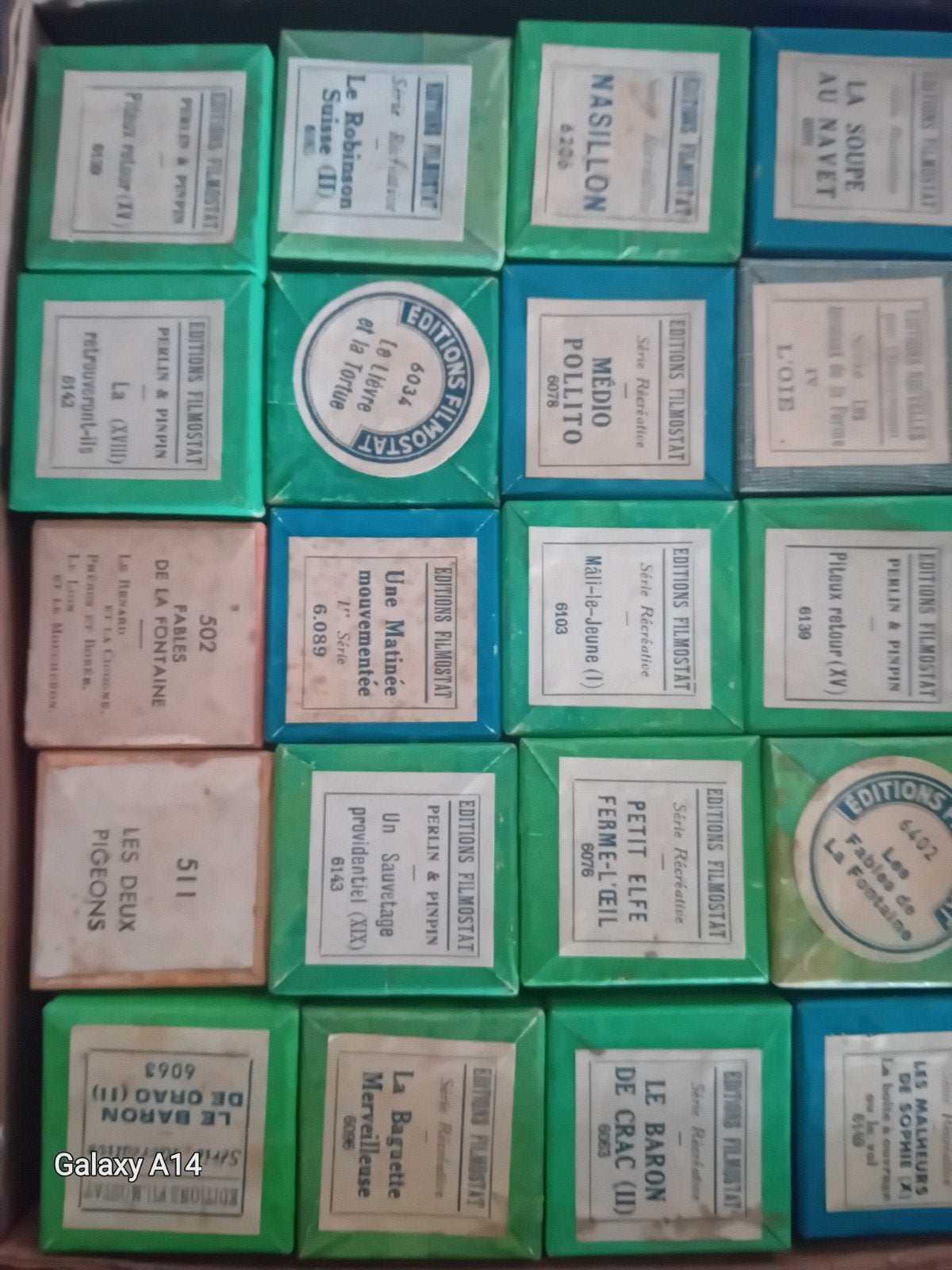 Petits films pour visionneuse vintage collection 20 boîtes., Collections, Envoi