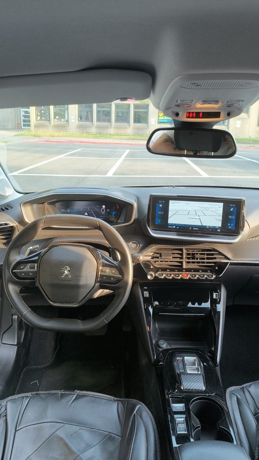 het is zwarte auto. een Peugeot 208. pk 101, Autos, Peugeot, Achat, Euro 6, Carnet d'entretien, Noir