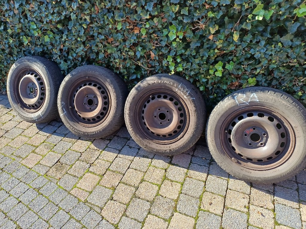 4 stalen velgen , met winterbanden Vw touran/passat, 15 pouces, Pneus et Jantes, Pneus hiver, Véhicule de tourisme