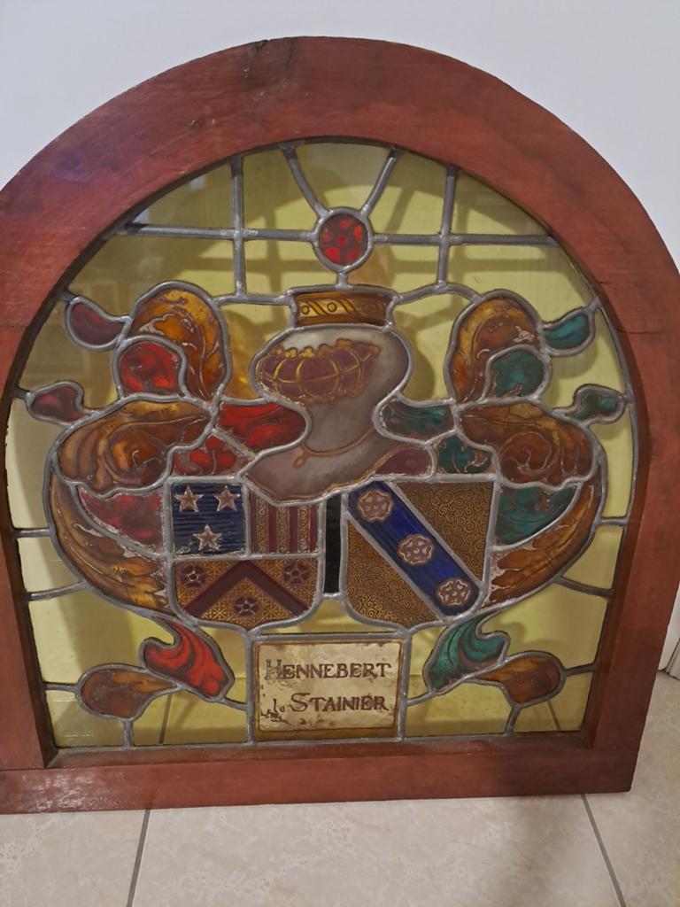 Wapensschild in gekleurd loodglas ., Antiek en Kunst, Antiek | Glaswerk en Kristal, Ophalen