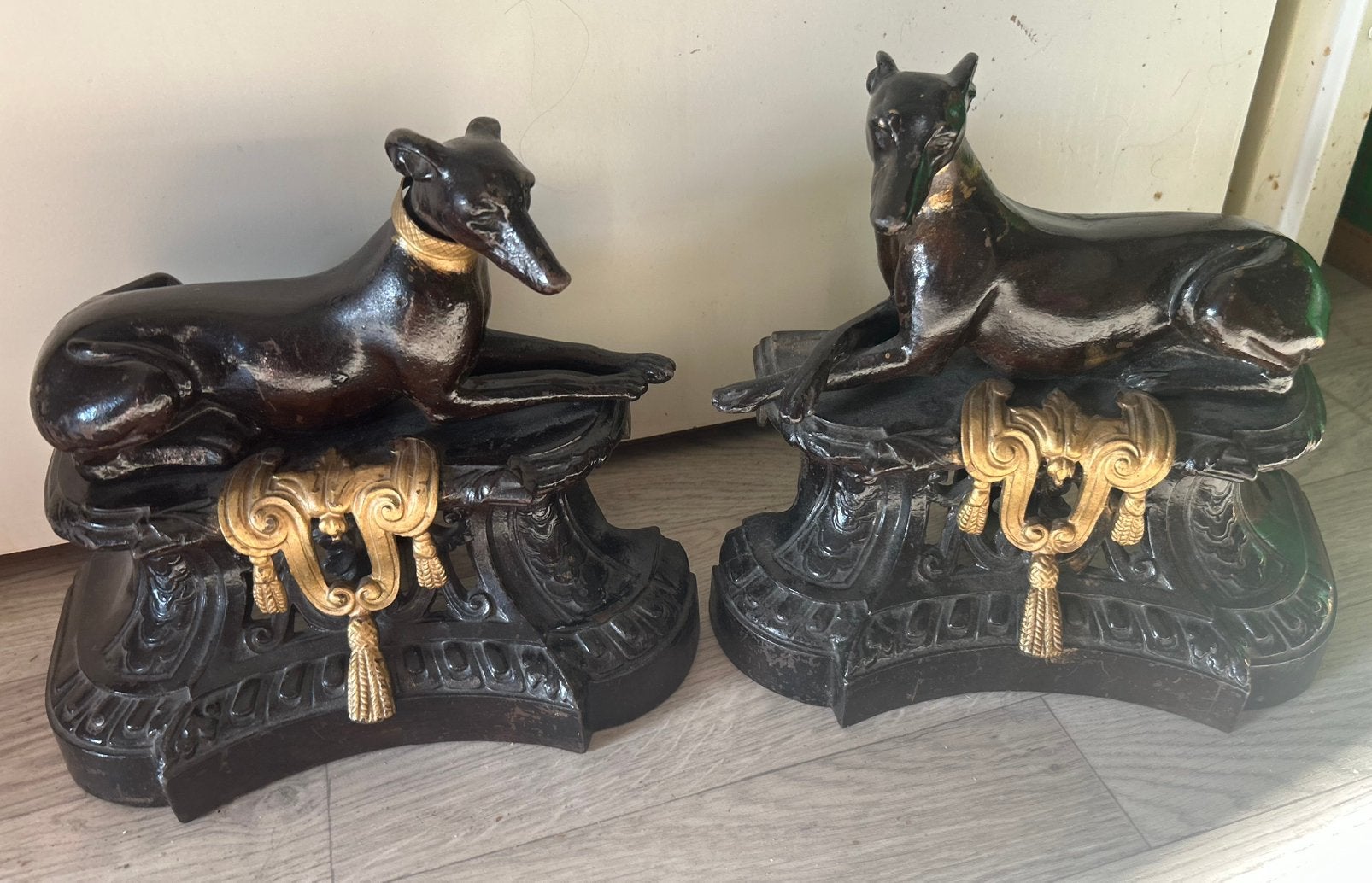 Chenets anciens chiens, Enlèvement