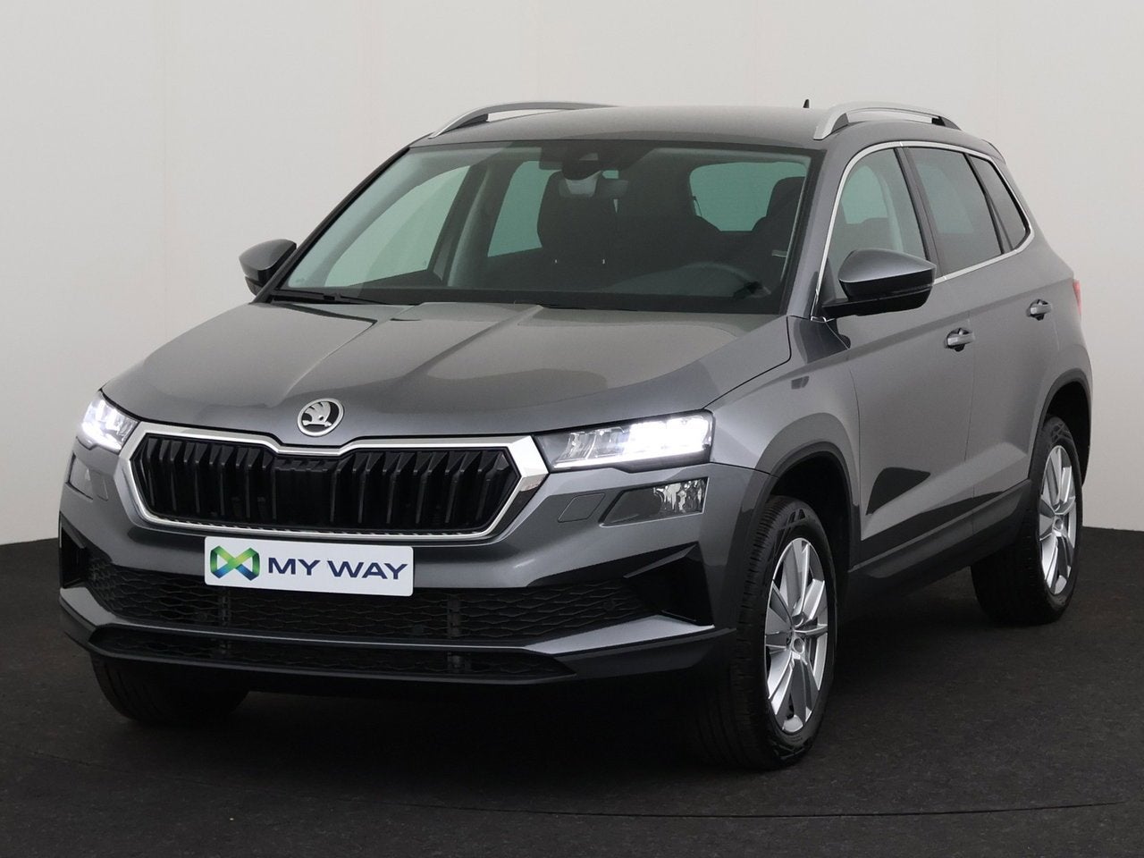 Skoda Karoq Corporate 1.5 TSI 150 PK DSG-7 / ACC / Camera /, Automaat, Karoq, SUV of Terreinwagen, Zilver of Grijs