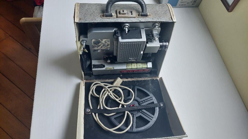 8 mm projector, Enlèvement, Projecteur