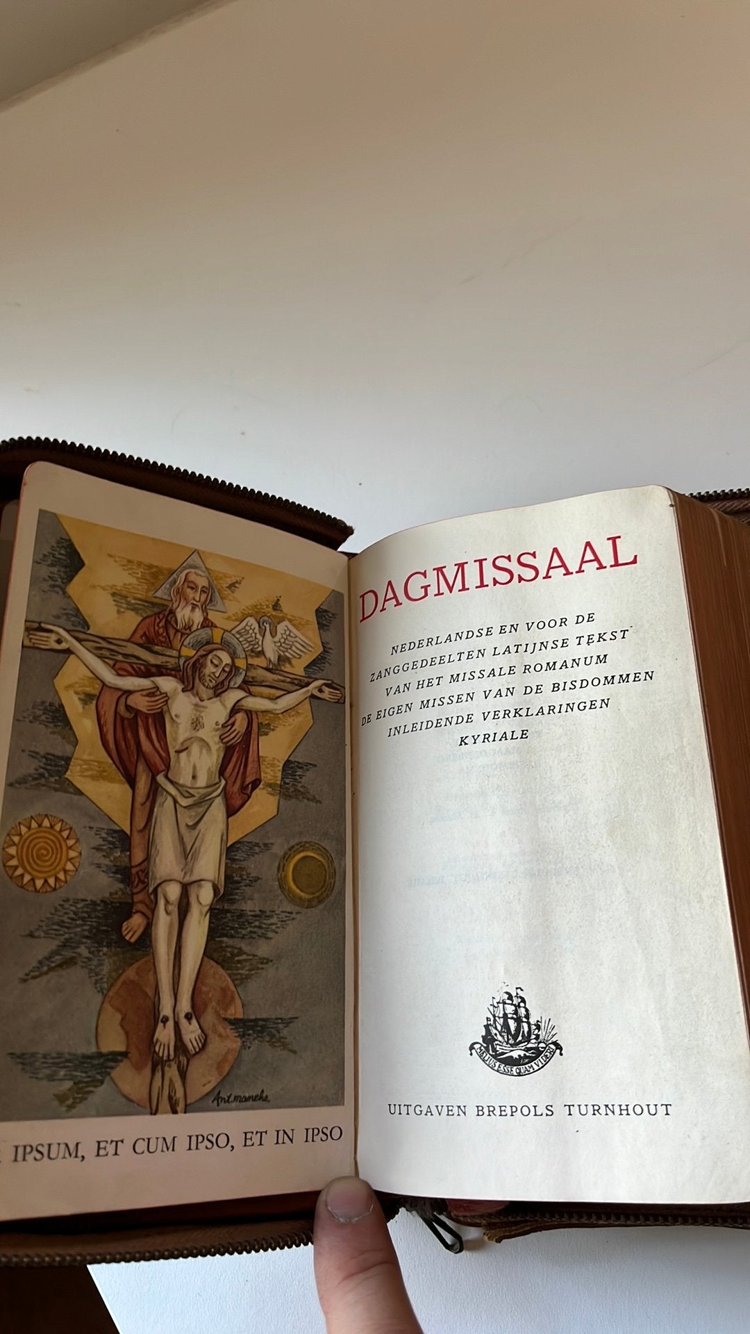 Dag missaal jaar 1955 met leren etui, Ophalen