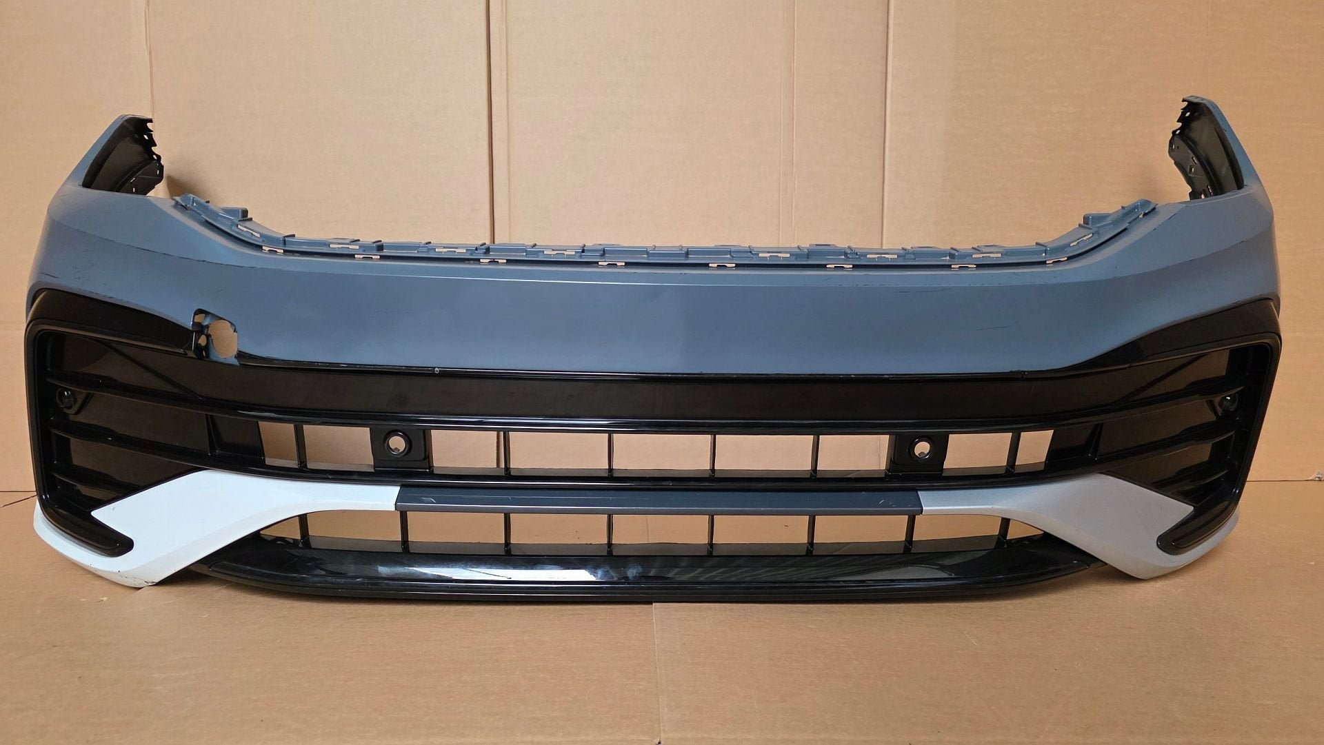 Voorbumper VW Tiguan 5NA R-line Facelift VOLKSWAGEN BUMPER, -, Origine de la pièce connue, Utilisé, -
