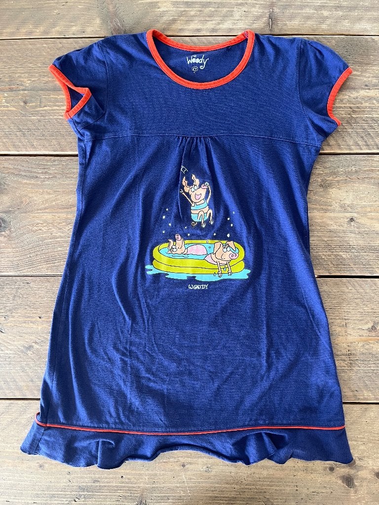 WOODY paars slaapkleed varkentjes maat 8 / 128, Ophalen of Verzenden, Woody, Meisje, Nacht- of Onderkleding