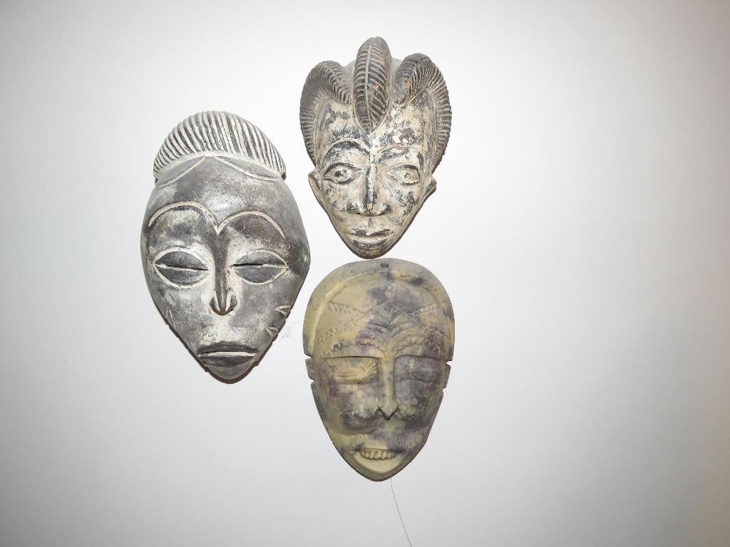 Afrikaanse stenen maskers set van 3, Antiek en Kunst, Kunst | Beelden en Houtsnijwerken, Ophalen of Verzenden