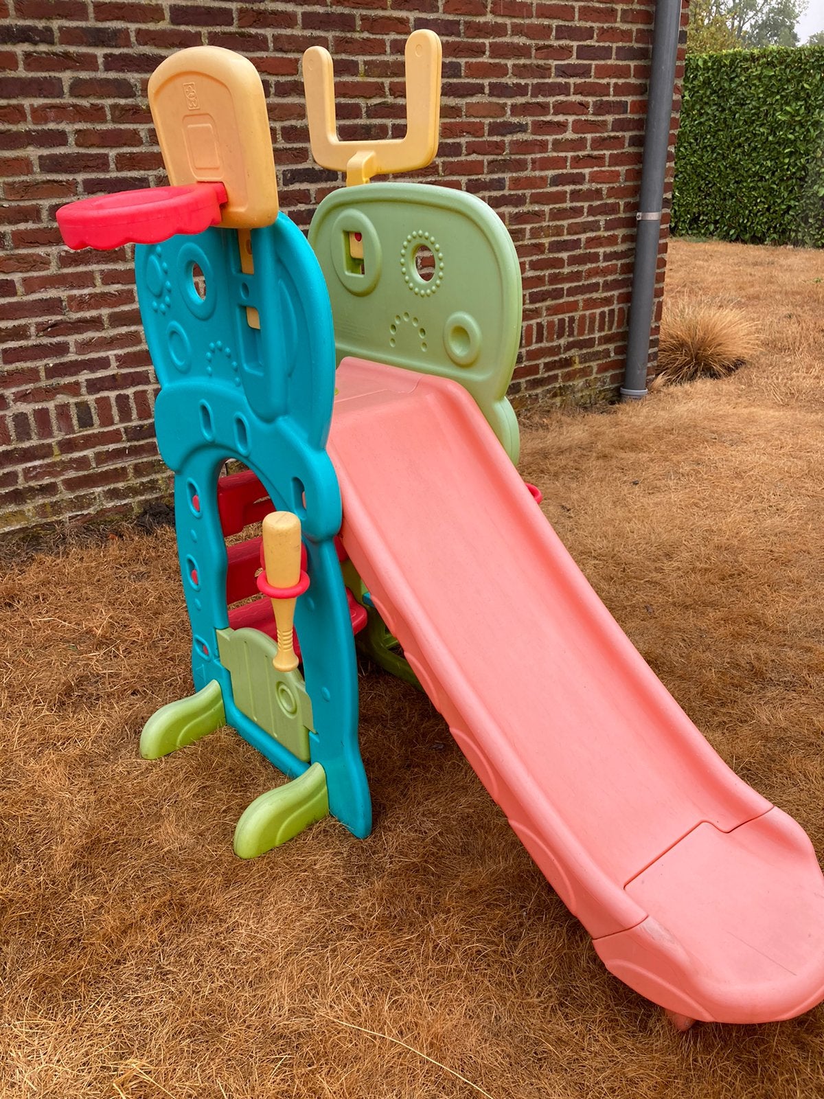 Toboggan avec une petite maison, Enlèvement, Comme neuf, Toboggan