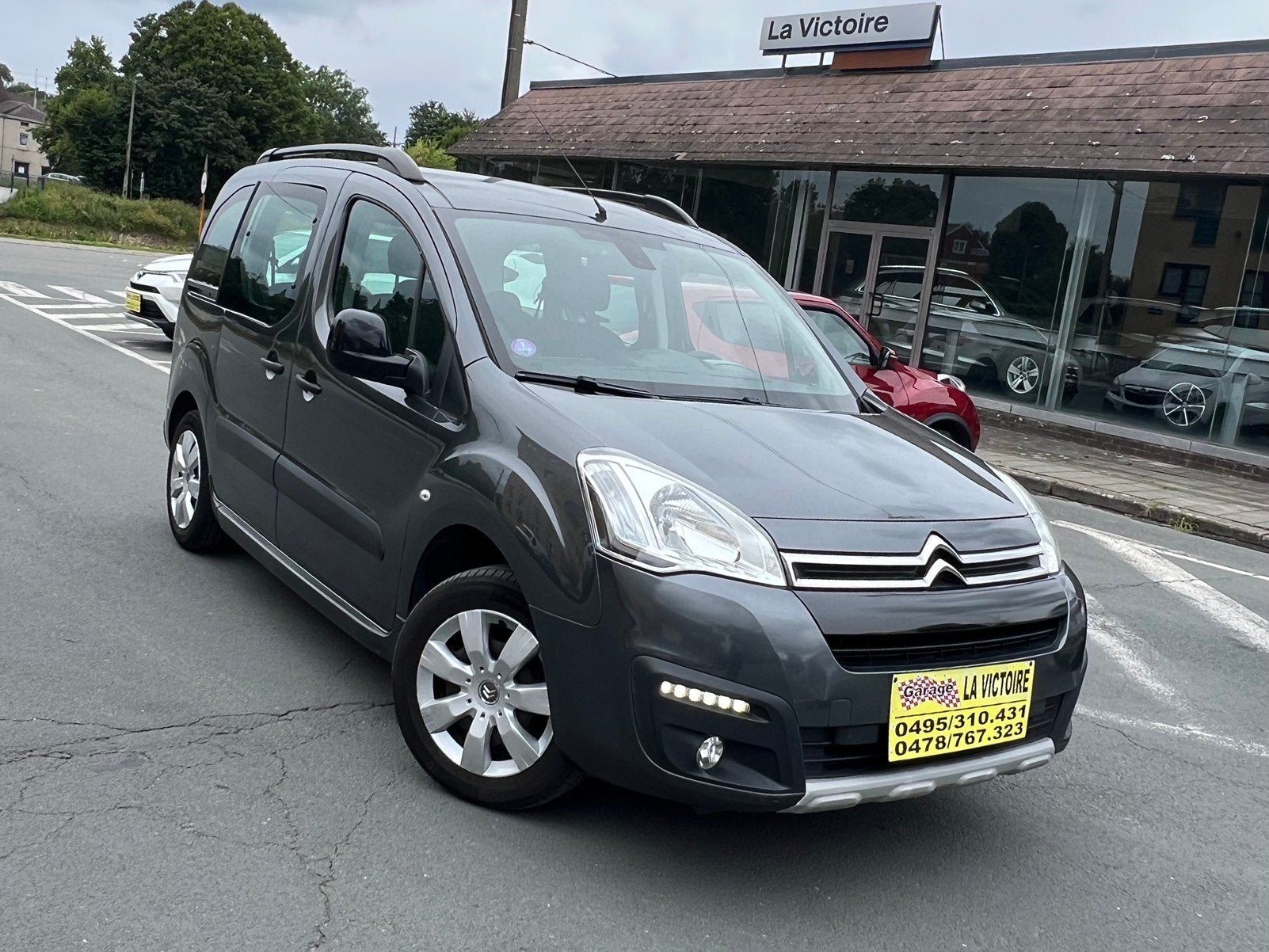 Citroën Berlingo 5 PLACES 1.2essence 2016année 0032478767323, Autos, Argent ou Gris, Achat, Euro 6, Entreprise