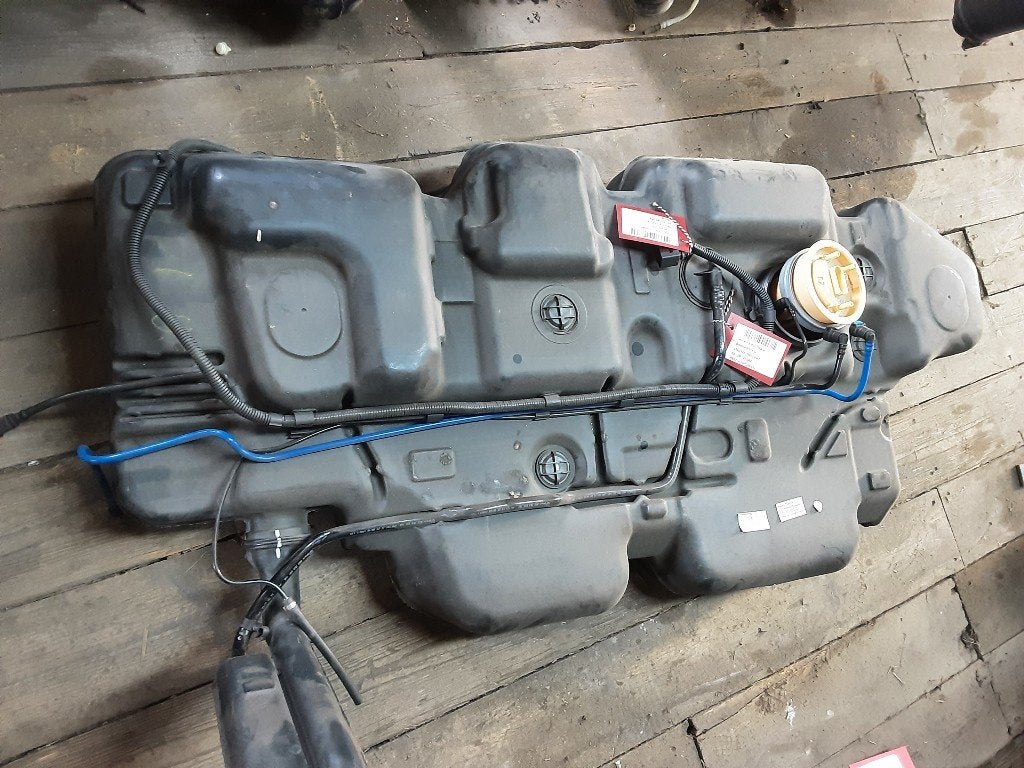 RESERVOIR CARBURANT Multivan T5 (7E / 7HC / 7HF / 7HM), Volkswagen, Volkswagen AG, Utilisé, Kundenbetreuung@volkswagen.de
