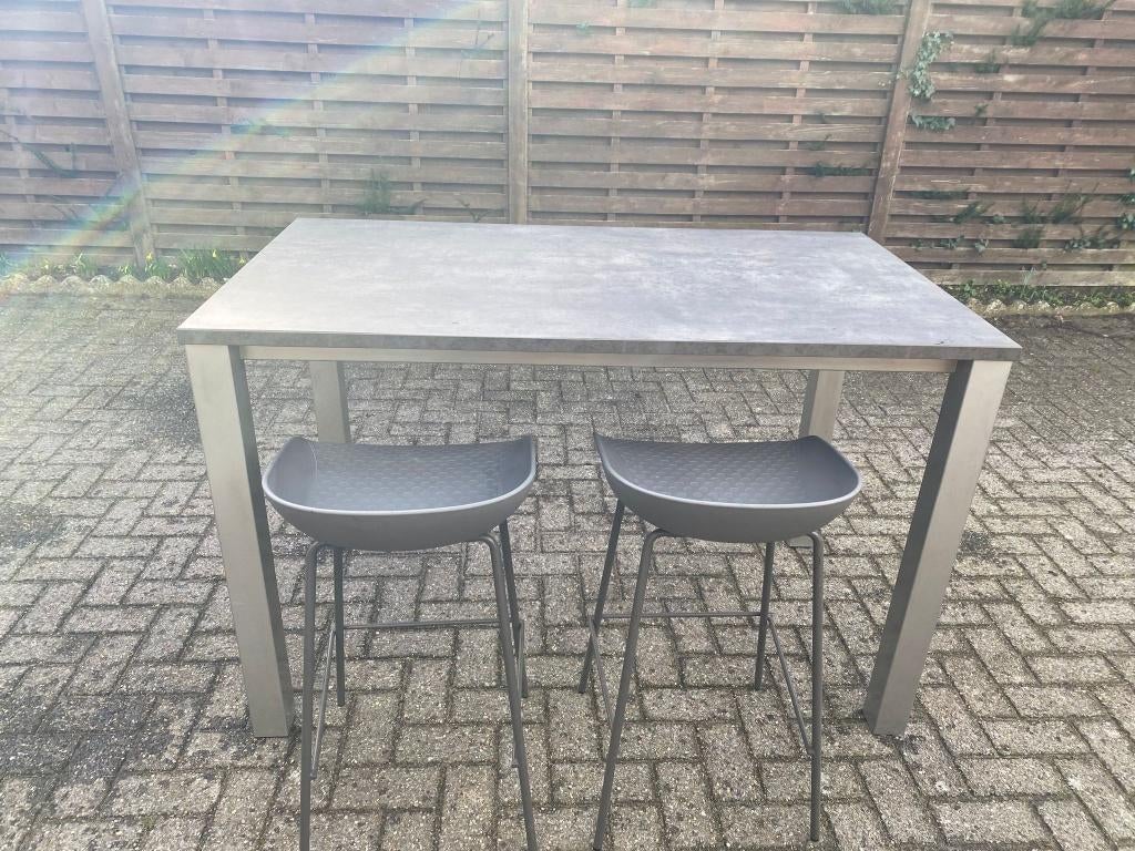Hoge tafel met 2 krukken, Ophalen, Gebruikt, 100 tot 150 cm, 50 tot 100 cm