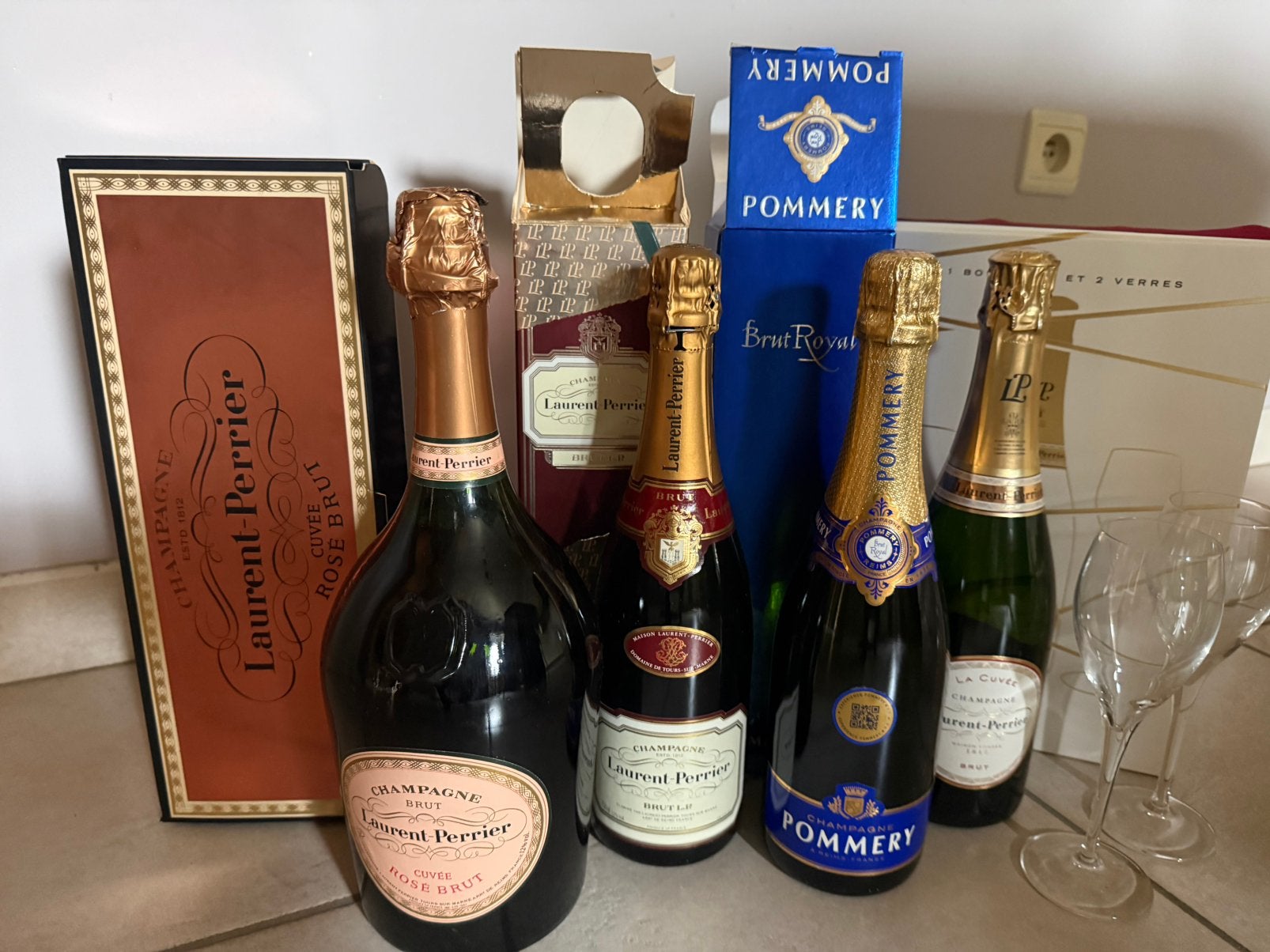 Lot de Champagne de luxe avec Laurent-Perrier Rosé magnum., Collections, Vins, Enlèvement, France, Champagne