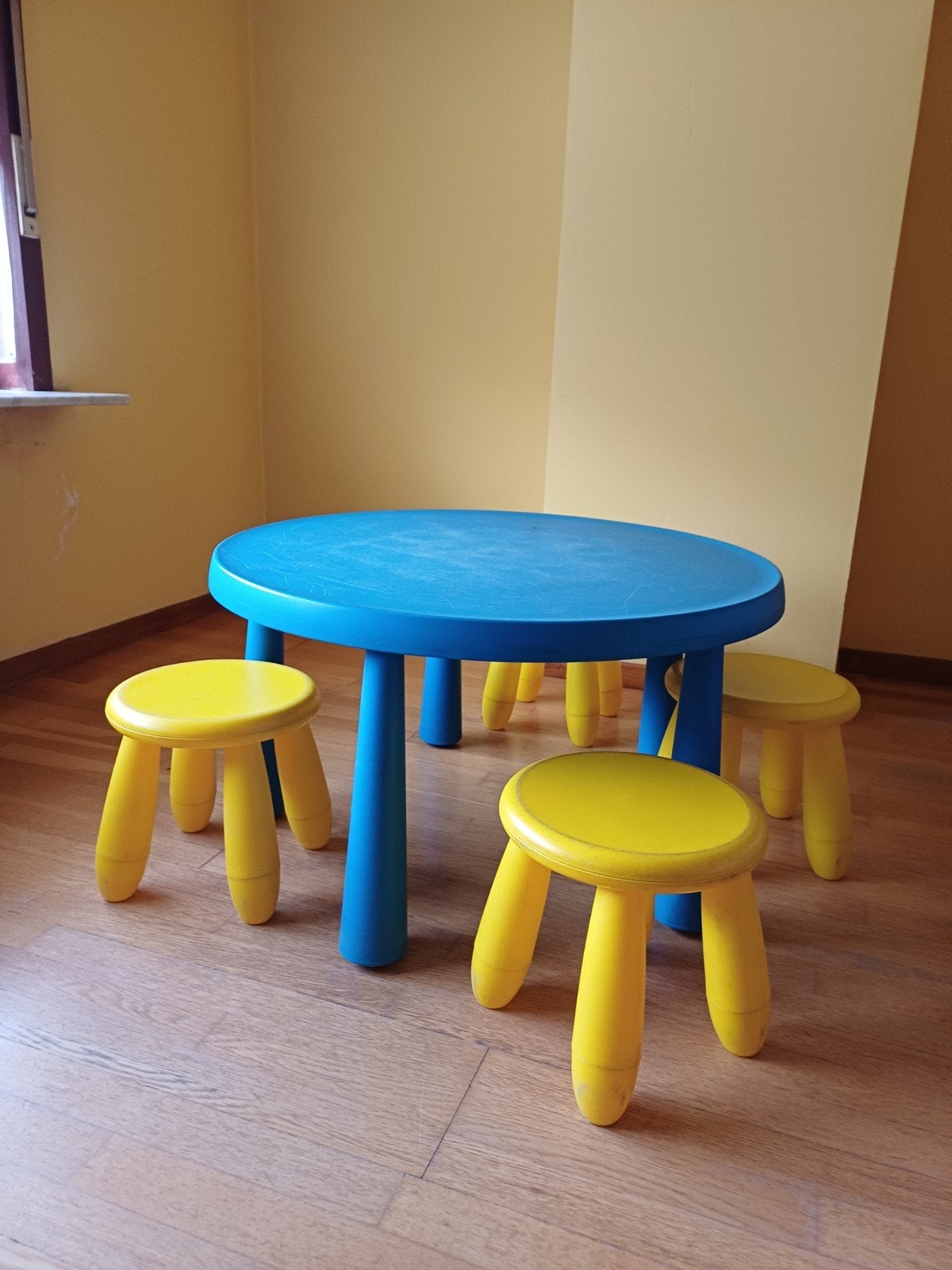 Ikea tafeltje met 4 krukjes, Kinderen en Baby's, Ophalen
