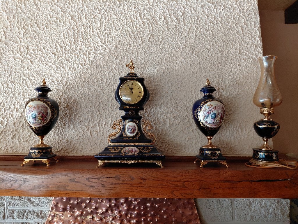 Kobaltblauwe klok met 2 vazen, een lamp en een schaal, Antiek en Kunst, Ophalen