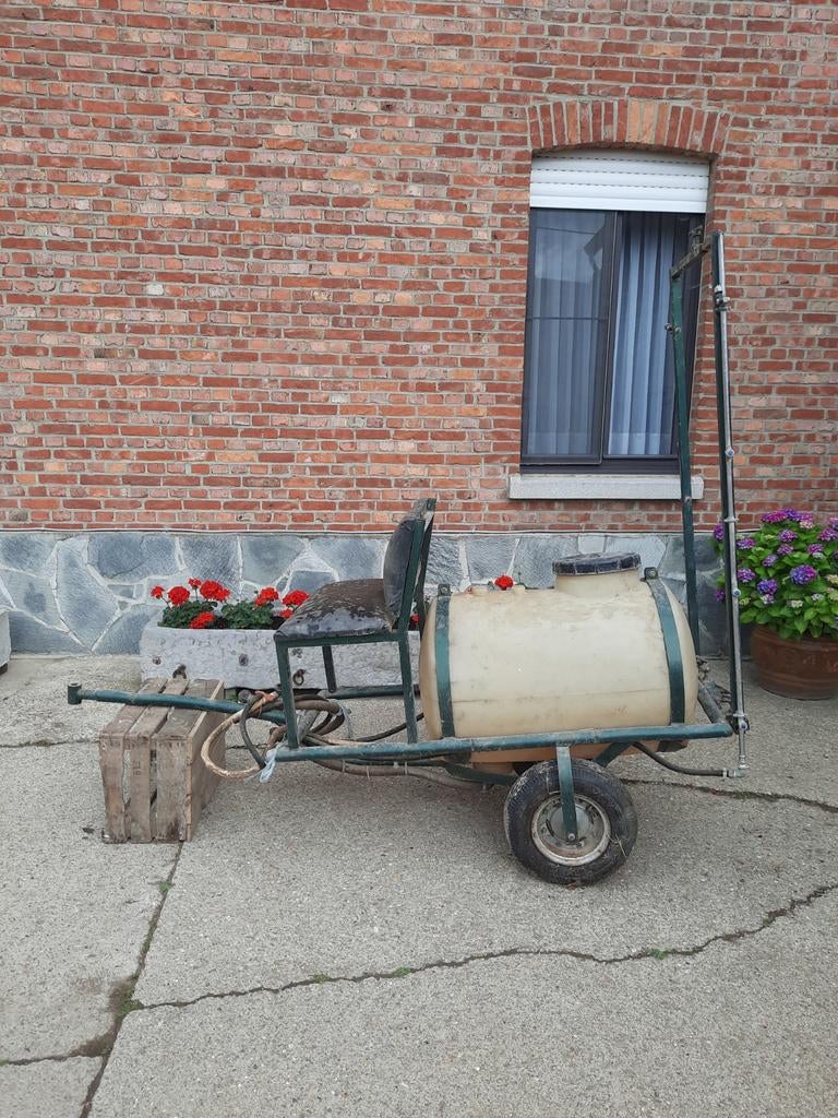 Sproeimachin voor achter  motoculteur, Ophalen