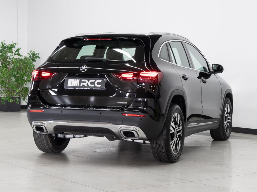 Mercedes-Benz GLA 180 Benz Mild Hybrid | Progressive LED Cam, Auto's, Mercedes-Benz, Gebruikt, 4 cilinders, 136 pk, Zwart
