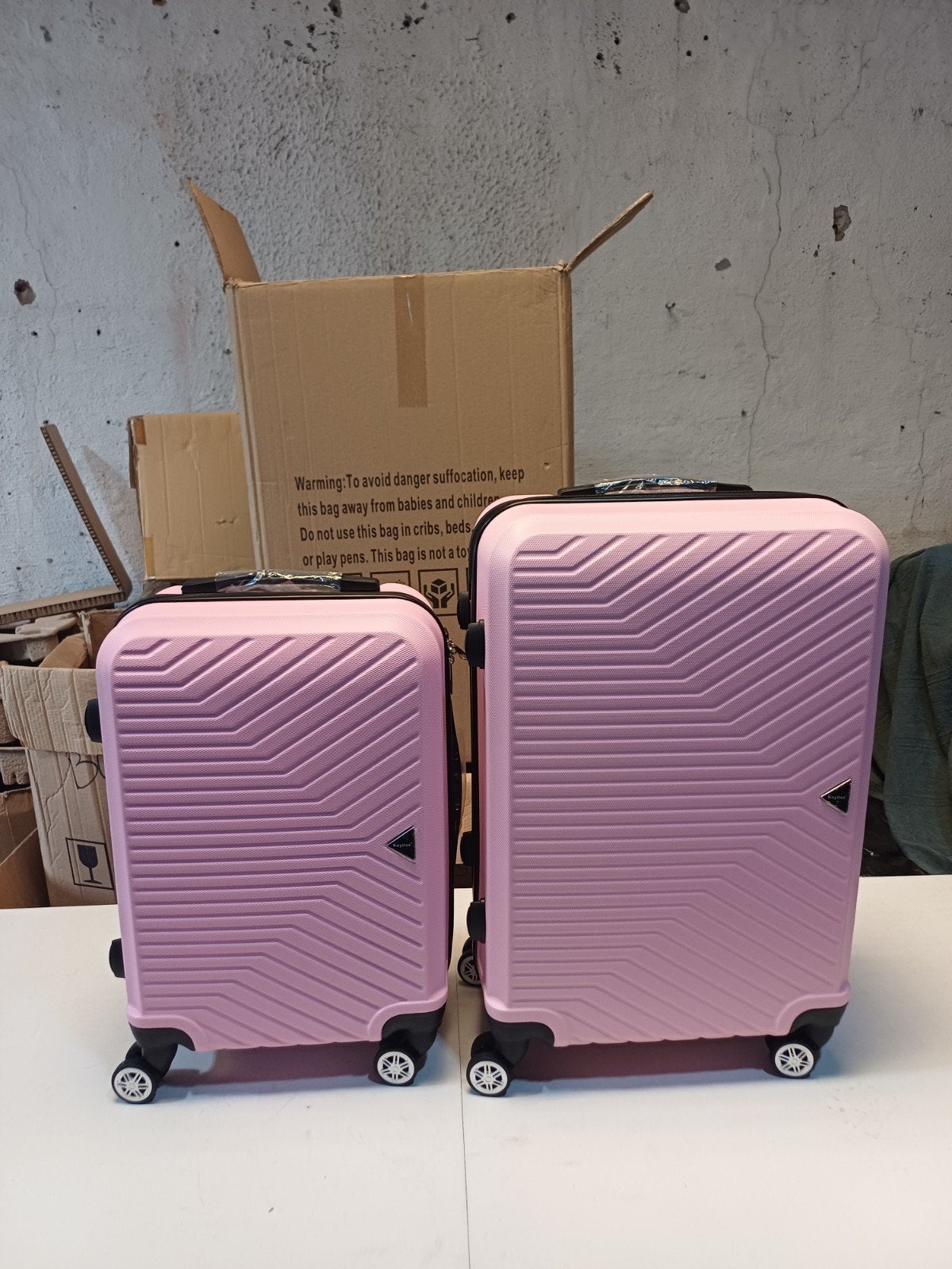 Set de 2 Valises cabine 10kg et moyenne 23kg – ABS Rigide &, Bijoux, Sacs & Beauté, Valises, Enlèvement ou Envoi