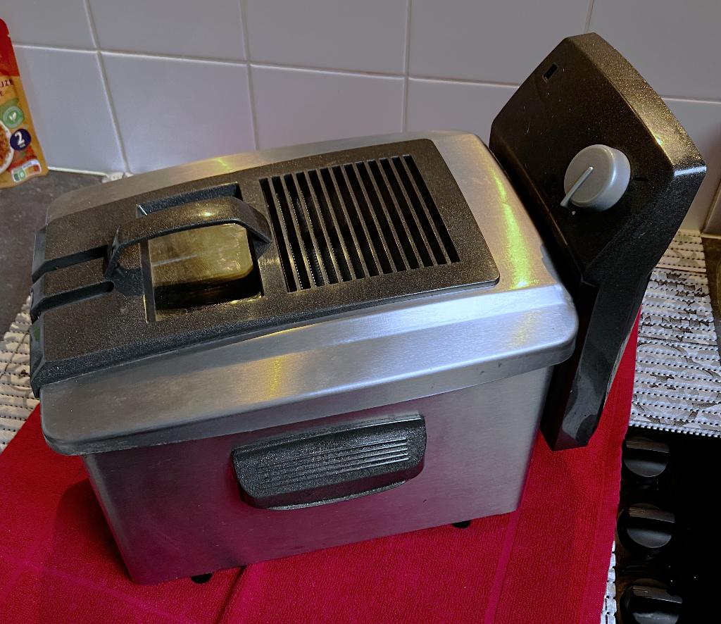 Fritel Turbo SF 4170 friteuse 3 liter, Elektronische apparatuur, Frituurpannen, 2 tot 3 liter, Ophalen, Gebruikt, Uitneembare binnenpan