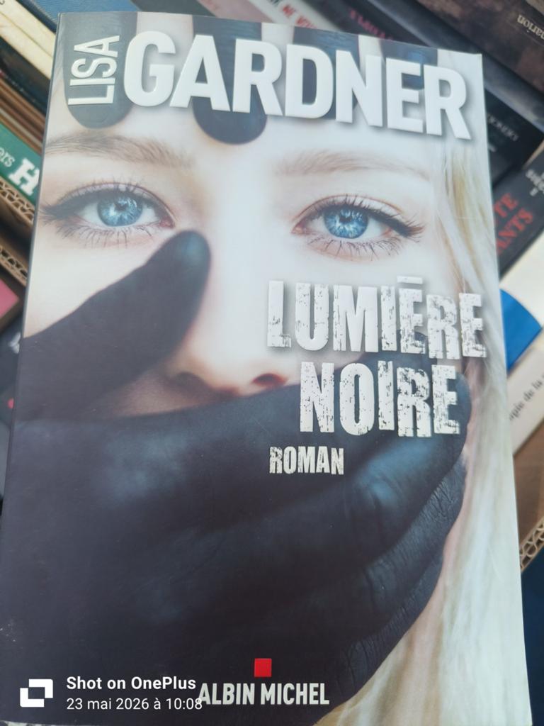 Lisa Gardner - Lumière Noire - édition Albin Michel - livre, Livres, Art & Culture | Architecture, Enlèvement