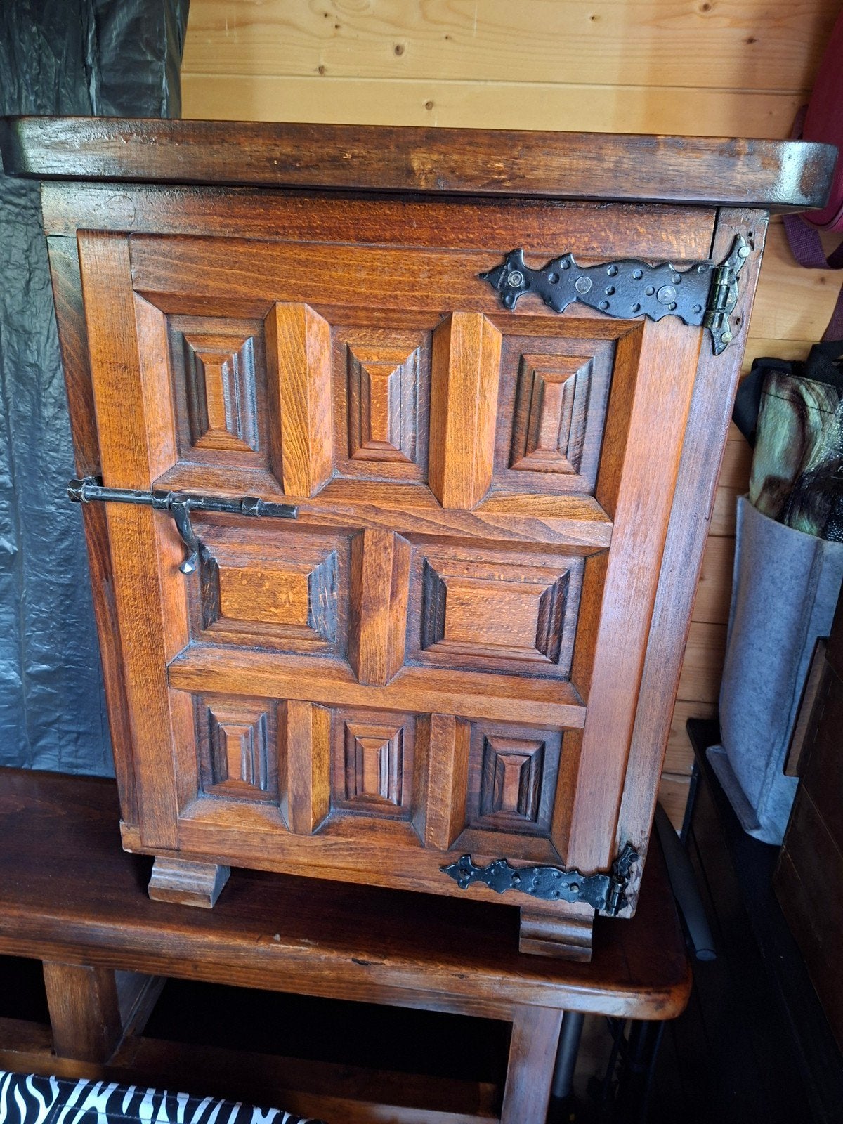 Stevige  dressoir  spaanse makelij  top conditie   2bij kast, Ophalen