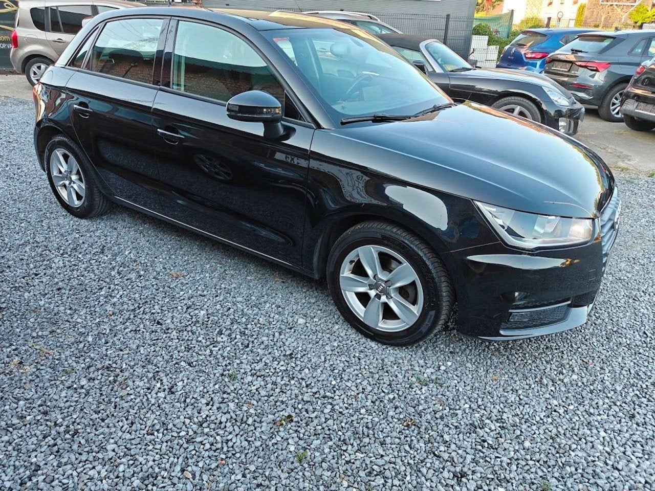 Audi A1 Sportback A1 1.0 TFSI ultra Design (bj 2015), Auto's, Voorwielaandrijving, 4 zetels, Stof, Zwart