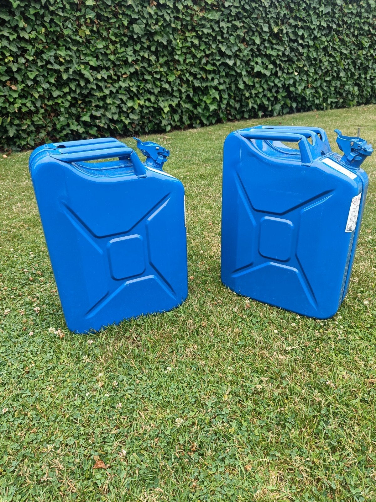 Jerrycan ijzeren 20L  2stuks + schenktuit met afdichtingen, Ophalen