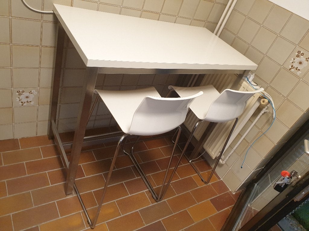 Hoge bijzet tafel met 2 krukken, Huis en Inrichting, Tafels | Bijzettafels, Ophalen, Overige materialen, Gebruikt, 75 cm of meer