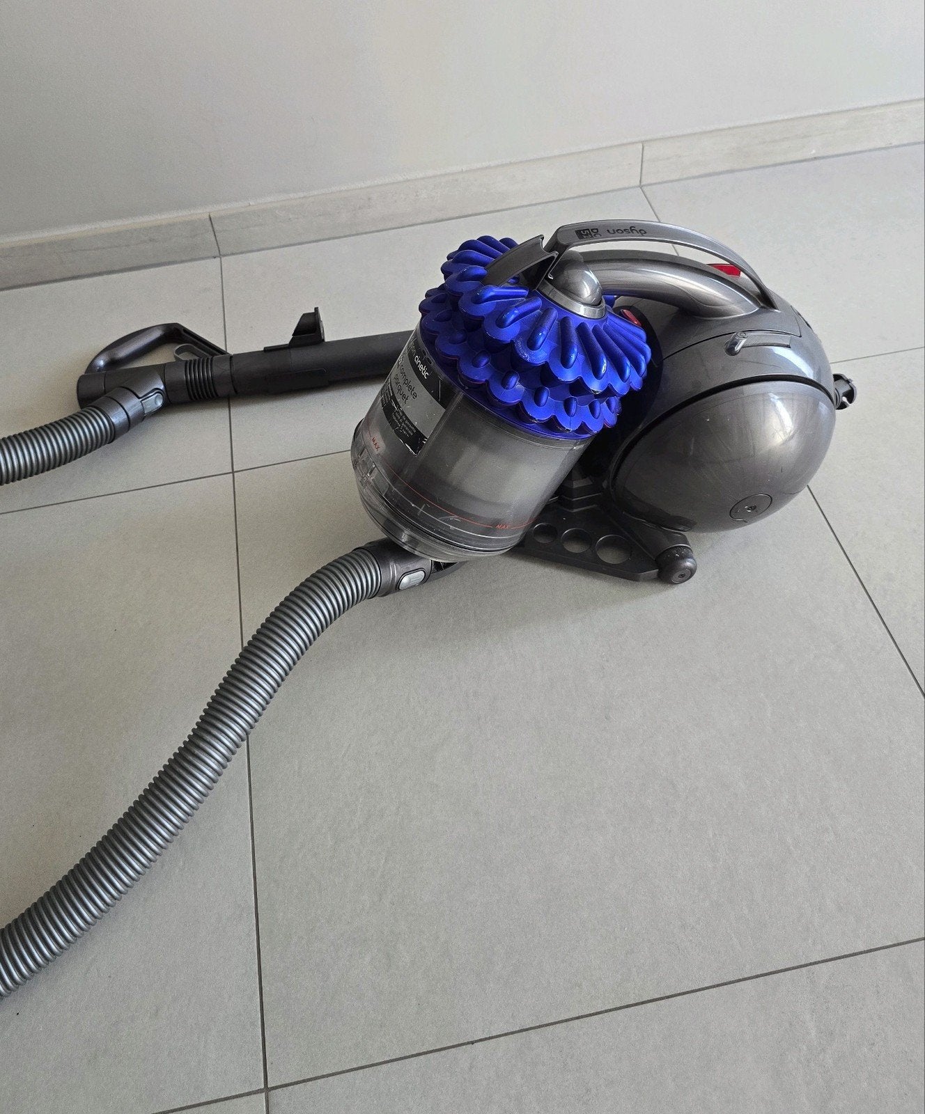 Dyson  DC52 — Pour pièces / En panne (Moteur hs), Electroménager, Aspirateurs, Ne fonctionne pas, Aspirateur traîneau, Dyson, 1200 à 1600 watts