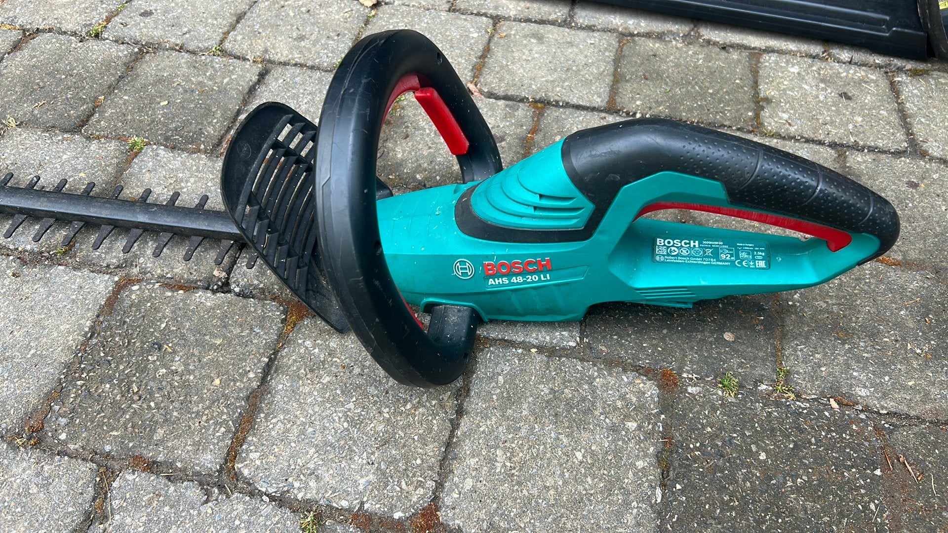 Taille haie bosch sur batterie, Enlèvement, Comme neuf, Batterie