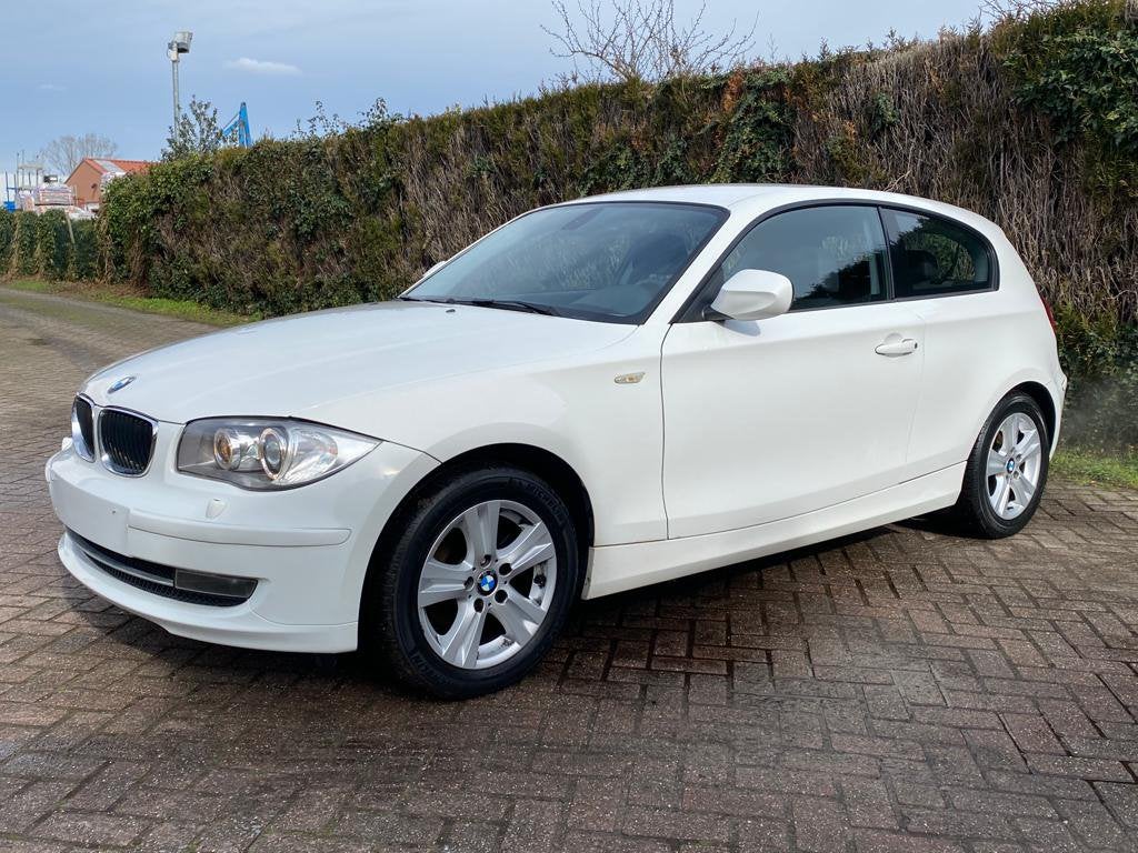 BMW 1-Reeks (E87) 116i 2.0 BENZINE 2010 (LEES BESCHRIJVING!), Autos, Euro 5, Entreprise, Boîte manuelle, 5 places