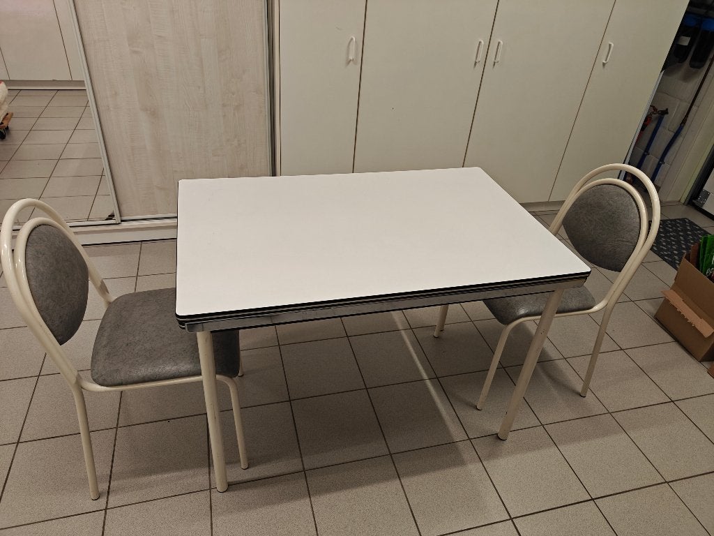 Uitschuifbare keukentafel met 2 stoelen, Huis en Inrichting, Ophalen, Gebruikt, Wit