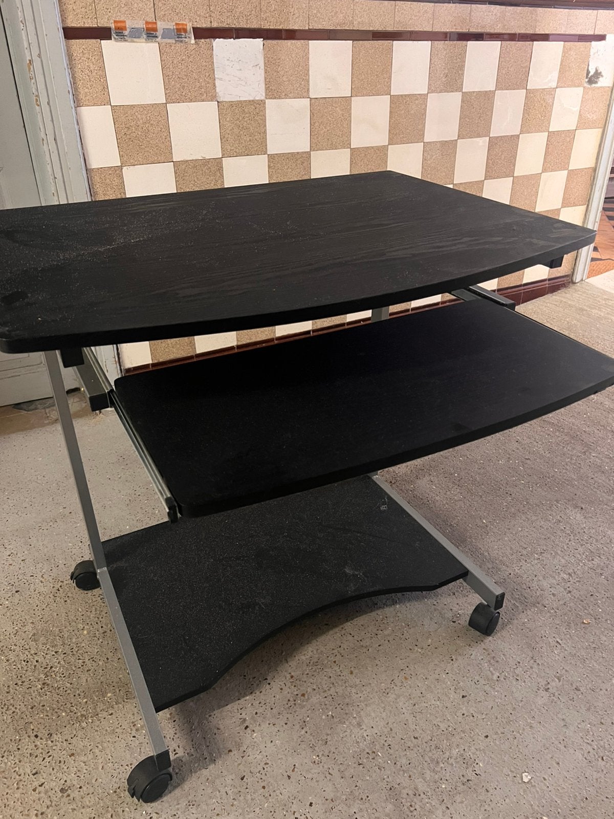 Computermeubel. Gratis op te halen., Huis en Inrichting, Kasten | Computermeubels, Ophalen, Zo goed als nieuw