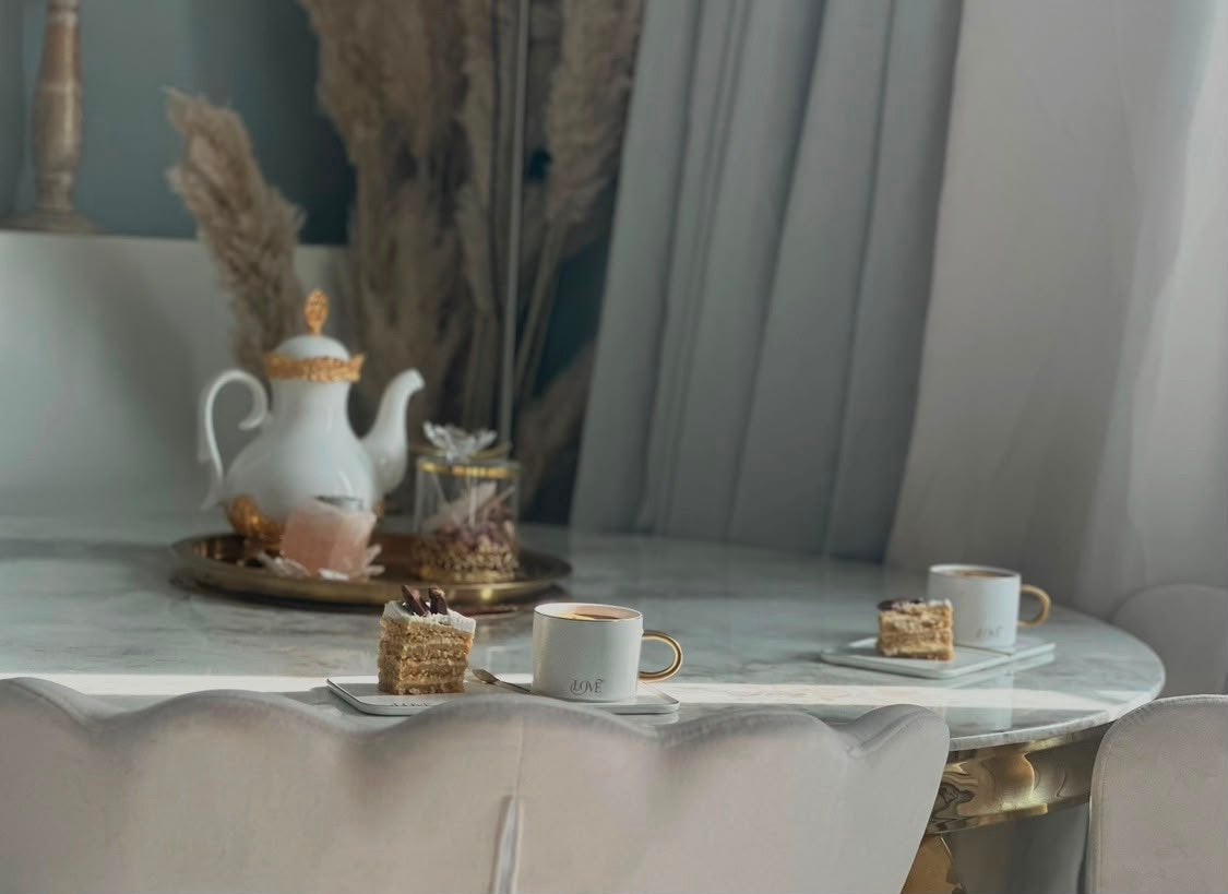 Table  ronde en marbre véritable avec 4 chaises en velours, Enlèvement, Comme neuf