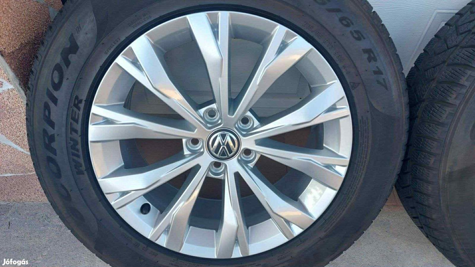 VW TIGUAN WINTERSET 215/65/R17 BIJNA NIEUW, Auto-onderdelen, Banden en Velgen, Ophalen, Banden en Velgen, 17 inch, Winterbanden
