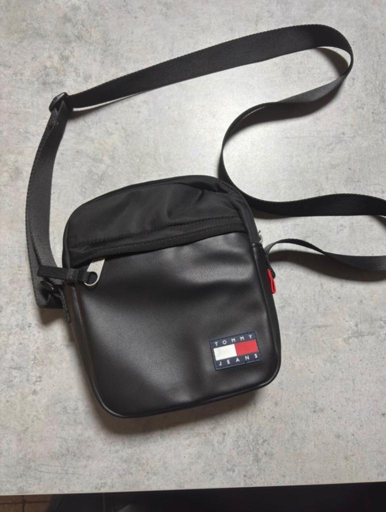 Sacoche Tommy Hilfiger, Enlèvement ou Envoi, Neuf, Noir, Autres marques