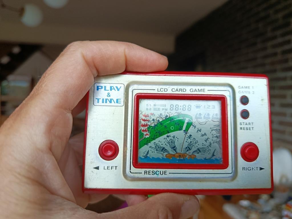 Vintage Play & Time LCD Card Game - Rescue (Masudaya, jaren, Games en Spelcomputers, Ophalen