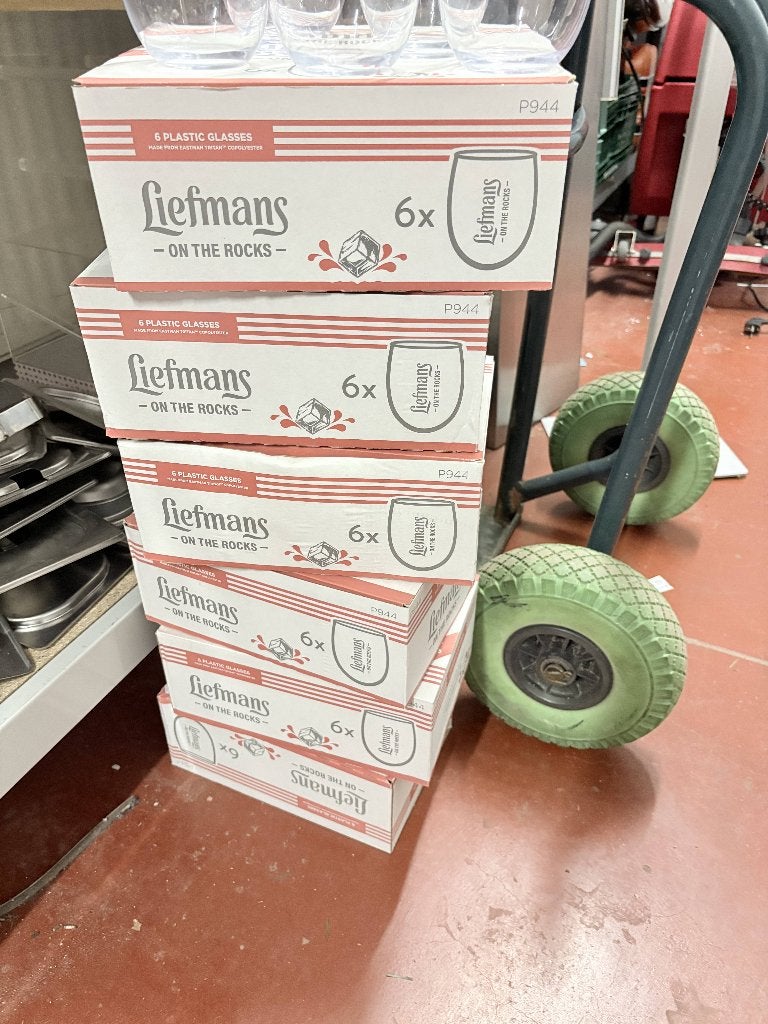Partij Glazen en plastiek bekers Westmalle/Vedette/Guiness.., Verzamelen, Ophalen, Nieuw, Bierglas