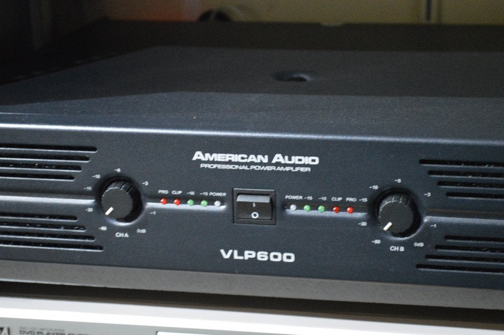 POWER AMPLIFIER AMERICAN AUDIO VLP 600, TV, Hi-fi & Vidéo, Appareils professionnels, Enlèvement, Comme neuf, Audio