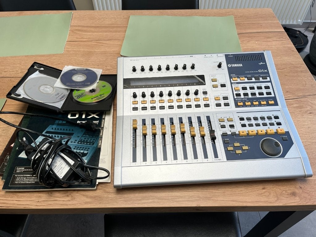 yamaha 01x, Muziek en Instrumenten, Ophalen, Zo goed als nieuw, 5 tot 10 kanalen