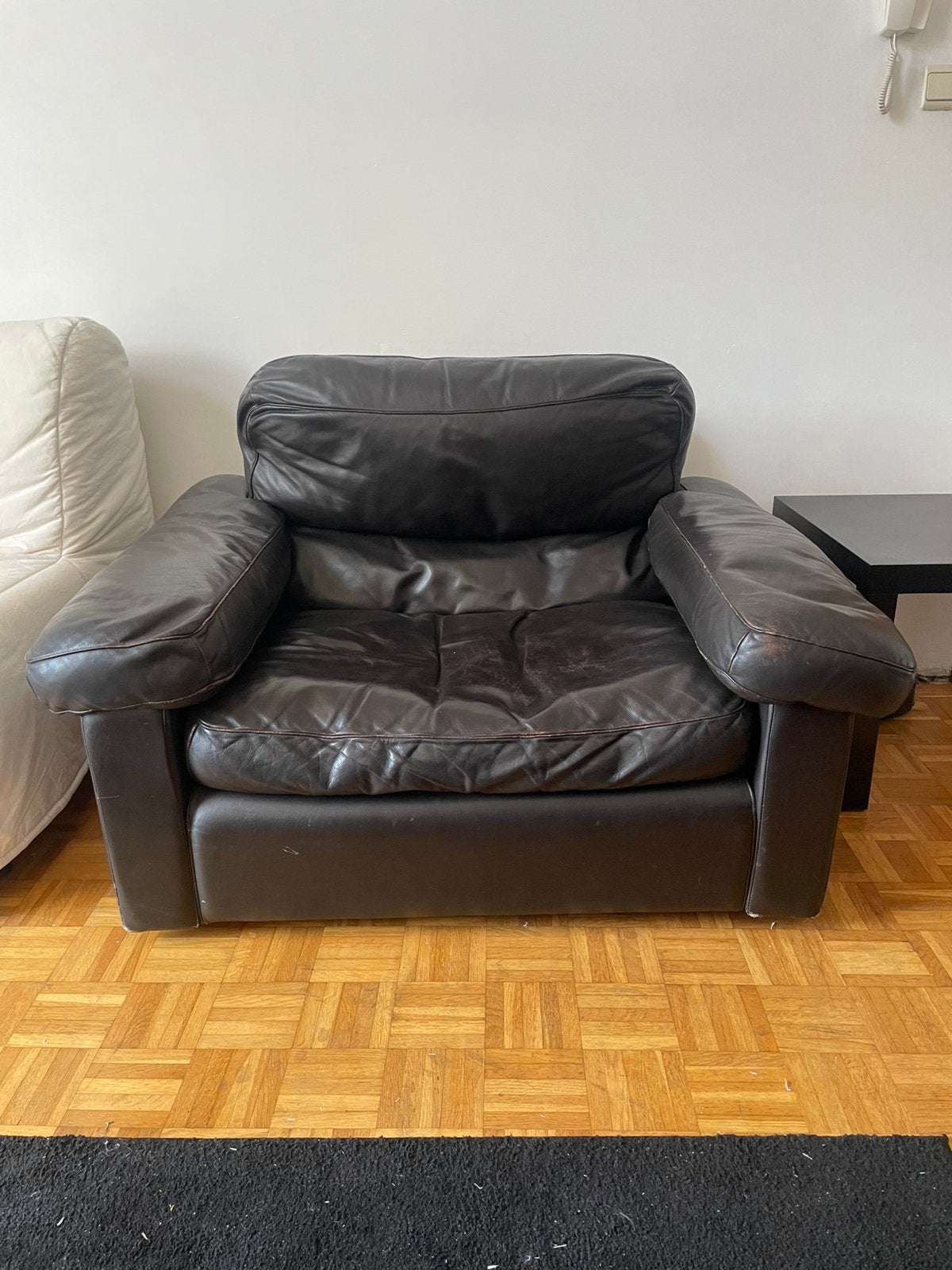 Fauteuil vintage Poltrona Frau – Tito Agnoli – Petronio, Maison & Meubles, 75 à 100 cm, Enlèvement, Utilisé, 100 à 125 cm