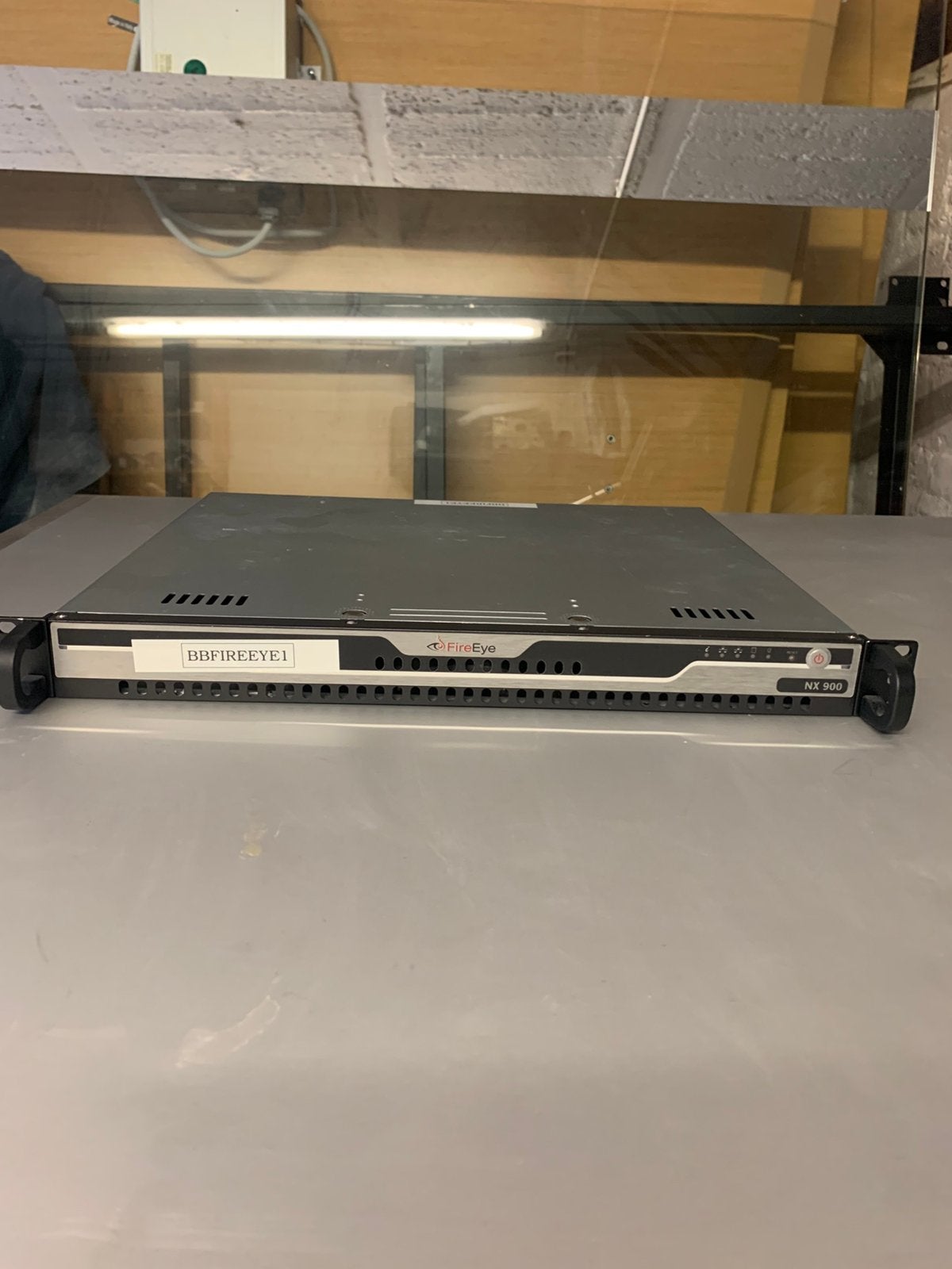 FireEye NX900 Network Security Appliance CC 100, Informatique & Logiciels, Routeurs & Modems, Enlèvement, Comme neuf